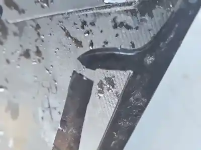 Second-hand car spare part left front fin for renault megane ii sedán (lm0/1_) 1.9 dci oem iam references 7701477186   Second-hand car spare part left front fin for renault megane ii sedán (lm0/1_) 1.9 dci oem iam references 7701477186