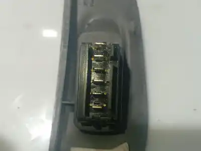 Pièce détachée automobile d'occasion commande de lève vitre avant droit pour renault megane i coach (da0/1_) 1.4 16v (da0d, da1h, da0w, da10) références oem iam 7700838101  