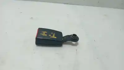 Pezzo di ricambio per auto di seconda mano GANCIO CINTURA POSTERIORE SINISTRO per RENAULT KANGOO (KC0/1_) 1.2 (KC0A, KC0K, KC0F, KC01) Riferimenti OEM IAM 8200743798  