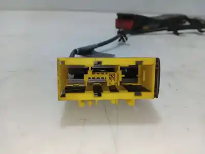 Pezzo di ricambio per auto di seconda mano gancio cintura anteriore sinistro per bmw 3 (e46) 320 d riferimenti oem iam 8257787 563067417c 257787l