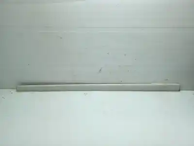 Peça sobressalente para automóvel em segunda mão MOLDURA DA PORTA DIANTEIRA DIREITA por TOYOTA COROLLA (_E12_) 2.0 D-4D (CDE120_) Referências OEM IAM 7573102190  