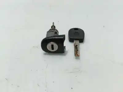 Peça sobressalente para automóvel em segunda mão fechadura da porta dianteira esquerda por seat leon (1m1) 1.6 16 v referências oem iam 1m0837167a