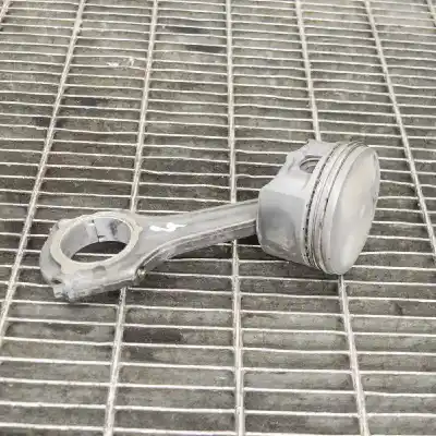 Pièce détachée automobile d'occasion PISTON pour MERCEDES-BENZ C W203  Références OEM IAM A1110305518,A1110301120  