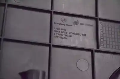 Автозапчастина б/у бардачок для ssangyong korando (2010-..) off-road посилання на oem iam 77922-34100  