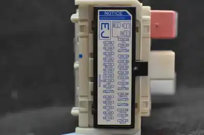 Peça sobressalente para automóvel em segunda mão caixa de fusíveis e relés por toyota auris auris (2006-2012) referências oem iam 82730-02120-a  