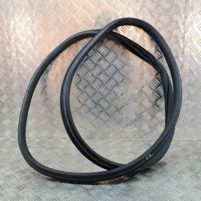 Peça sobressalente para automóvel em segunda mão JUNTA VEDANTE DA PORTA por JAGUAR I-PACE X590  Referências OEM IAM J9D3-20708-A  