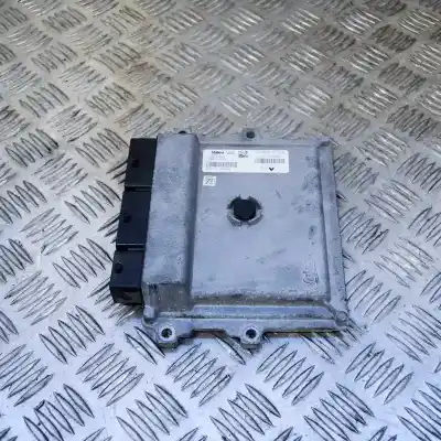 Pièce détachée automobile d'occasion CALCULATEUR MOTEUR ECU pour DACIA SANDERO II  Références OEM IAM 237103008R,237102806R  