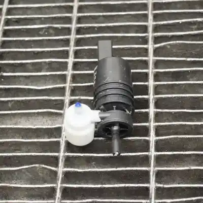 Pièce détachée automobile d'occasion POMPE D'EAU DE NETTOYAGE DU PARE BRISE pour OPEL MOKKA / MOKKA X  Références OEM IAM 13250357  