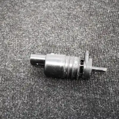 Pièce détachée automobile d'occasion POMPE D'EAU DE NETTOYAGE DU PARE BRISE pour OPEL MOKKA / MOKKA X  Références OEM IAM 13250357  