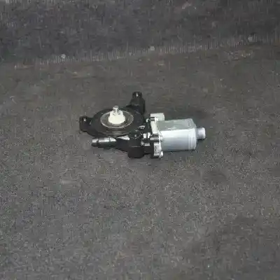 Pièce détachée automobile d'occasion MOTEUR LÈVE VITRE AVANT DROIT pour AUDI A3 SPORTBACK 8VA, 8VF  Références OEM IAM 5Q0959802B  