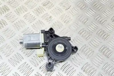 Pièce détachée automobile d'occasion MOTEUR LÈVE VITRE AVANT DROIT pour SKODA SUPERB III ESTATE 3V5  Références OEM IAM 5Q0959802B,0130822716  