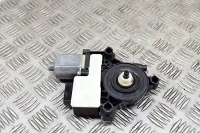 Pièce détachée automobile d'occasion MOTEUR LÈVE VITRE ARRIÈRE DROITE pour VOLKSWAGEN GOLF VII 5G1, BQ1, BE1, BE2  Références OEM IAM 0130822694,5Q0959812D  