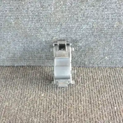 Peça sobressalente para automóvel em segunda mão BOTÃO / INTERRUPTOR ELEVADOR VIDRO TRASEIRO DIREITO por TOYOTA AURIS  Referências OEM IAM 1928298  