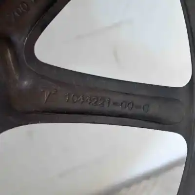 Автозапчастина б/у шина для tesla model 3 (2018-..) sedan посилання на oem iam 104221-00-c  