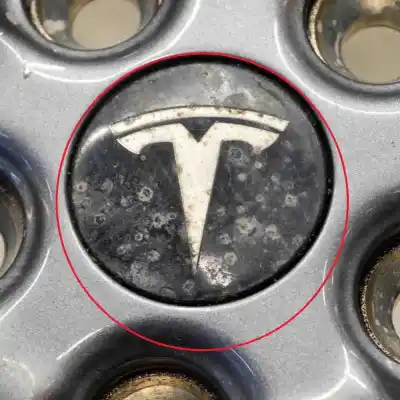 Автозапчастина б/у шина для tesla model 3 (2018-..) sedan посилання на oem iam 1044221-00-c  