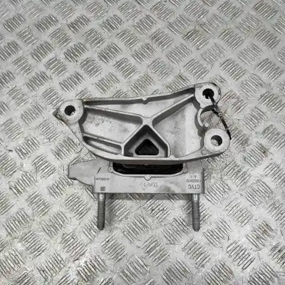 Pezzo di ricambio per auto di seconda mano supporto motore destro per opel mokka (2020-..) off-road riferimenti oem iam 9826533880  