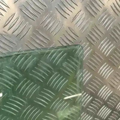 Автозапчастина б/у скло передніх дверей ліве для audi q3 f3 (2018-..) off-road посилання на oem iam 83a845201  