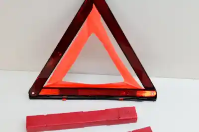 Second-hand car spare part EMERGENCY TRIANGLE for BMW I3 I01 (2013-2021) OEM IAM references 6770487  
