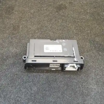 Pièce détachée automobile d'occasion  Module De Commande De Frein à Main pour TESLA MODEL S (2012-..) Hatchback Références OEM IAM 1007618-00-J  