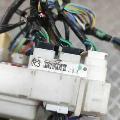 Second-hand car spare part fuse box unit for toyota hilux vii pick-up _n1_, _n2_, _n3_ (2004-..) pick-up oem iam references 82730-0k060  