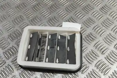 Recambio de automóvil de segunda mano de REJILLAS DE VENTILACIÓN DE LA CARROCERÍA para TOYOTA YARIS CROSS MXP_ (2020-..) Off-road referencias OEM IAM 62940-02260  