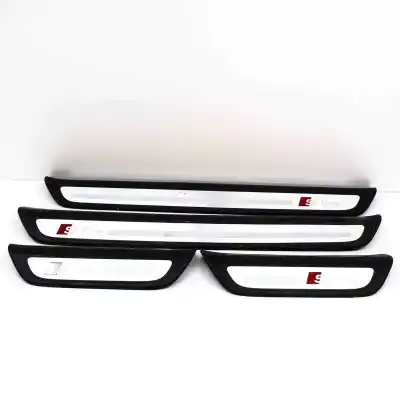 Peça sobressalente para automóvel em segunda mão Kit De Guarnição Da Porta por AUDI Q3 8U (2011-2018) Referências OEM IAM 8U0853376A,8U0853375A,8U0853374C,8U0853373C  