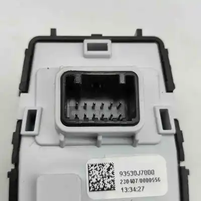 Second-hand car spare part rearview side mirror switch for kia cee\´d hatchback cd (2021-..) hatchback oem iam references 93530-j7000  