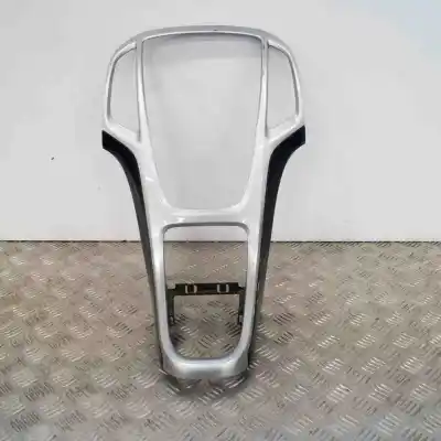 Pezzo di ricambio per auto di seconda mano Plastica per OPEL ASTRA J (2009-2015) Riferimenti OEM IAM 13349237340685796  