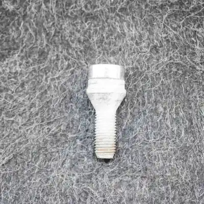 Tweedehands auto-onderdeel wielbouten set voor bmw 3 e90 (2004-2011) sedan oem iam-referenties   