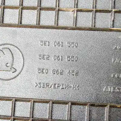 Pièce détachée automobile d'occasion jeu de tapis de sol pour skoda octavia iii combi 5e5 (2012-2020) références oem iam   