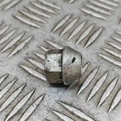 Peça sobressalente para automóvel em segunda mão jogo de parafusos de roda por tesla model y (2019-..) sedan referências oem iam 1027002-00-b  