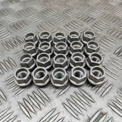 Peça sobressalente para automóvel em segunda mão JOGO DE PARAFUSOS DE RODA por TESLA MODEL Y  Referências OEM IAM 1027002-00-B  
