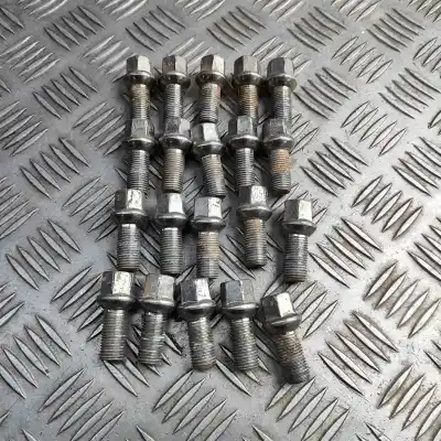 Pezzo di ricambio per auto di seconda mano Set Bulloni Ruota per AUDI Q2 GA (2016-..) Off-road Riferimenti OEM IAM WHT002437  