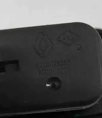 Pezzo di ricambio per auto di seconda mano pulsante portellone per renault captur j5_ (2013-..) hatchback riferimenti oem iam 8200076256  
