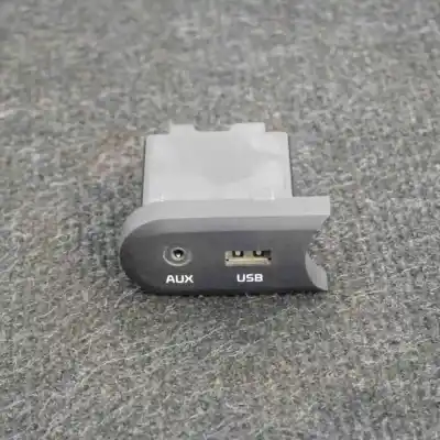 Pezzo di ricambio per auto di seconda mano Connettore Usb per KIA CEE\´D JD (2012-2018) Riferimenti OEM IAM 96120-A2000  