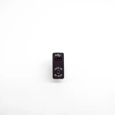Second-hand car spare part USB CONNECTOR for BMW 7 F01, F02  OEM IAM references 9237653  