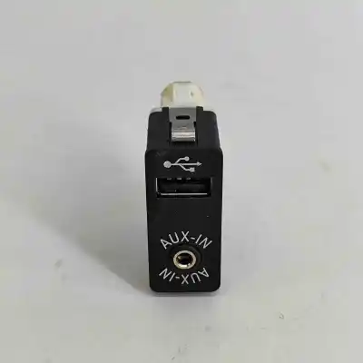 Peça sobressalente para automóvel em segunda mão Conector Usb por BMW 1 CABRIO E88 (2008-2013) Referências OEM IAM 9237653  