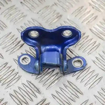 Pièce détachée automobile d'occasion charnière de porte arrière droite pour toyota hilux vii pick-up _n1_, _n2_, _n3_ (2004-..) pick-up références oem iam   