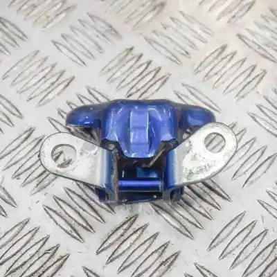 Pièce détachée automobile d'occasion charnière de porte arrière droite pour toyota hilux vii pick-up _n1_, _n2_, _n3_ (2004-..) pick-up références oem iam   