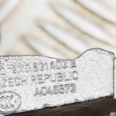 Pezzo di ricambio per auto di seconda mano cerniera porta anteriore sinistra per skoda kamiq (2019-..) off-road riferimenti oem iam 8x0831403e  