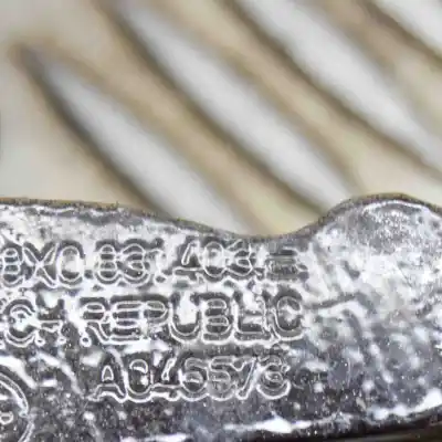 Pezzo di ricambio per auto di seconda mano cerniera porta anteriore sinistra per skoda kamiq (2019-..) off-road riferimenti oem iam 8x0831403e  