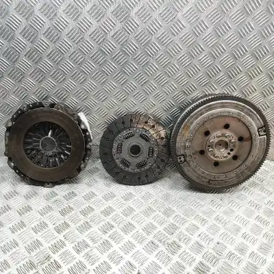 Peça sobressalente para automóvel em segunda mão kit de embreagem por bmw 1 e87 (2003-2013) hatchback referências oem iam 124041310,415040810,324051710  