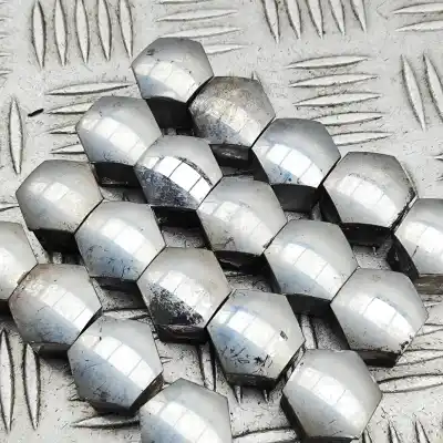 Pezzo di ricambio per auto di seconda mano set bulloni ruota per tesla model s (2012-..) hatchback riferimenti oem iam 1027011-00-a  