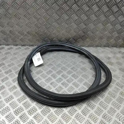 Автозапчасти б/у контур двери резиновый за audi a3 limousine 8vs, 8vm (2013-2020) ссылки oem iam 8v5833721  