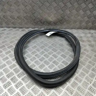 Автозапчасти б/у контур двери резиновый за audi a3 limousine 8vs, 8vm (2013-2020) ссылки oem iam 8v5833721  