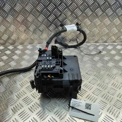 Second-hand car spare part fuse box unit for ford puma j2k, cf7 (2019-..) hatchback oem iam references r1tt-14d068-aab  