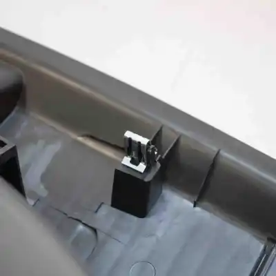 Автозапчасти б/у декоративная накладка замка багажника за opel mokka / mokka x (2012-..) off-road ссылки oem iam 94522424  