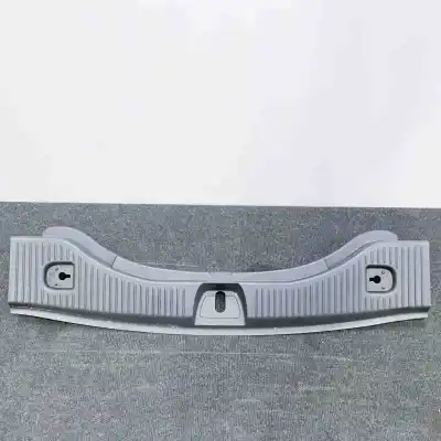 Автозапчастина б/у декоративна накладка замка багажника для OPEL MOKKA / MOKKA X (2012-..) Off-road Посилання на OEM IAM 94522424  