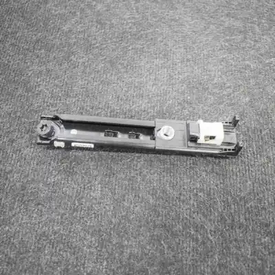 Автозапчастина б/у регулятор висоти ременя переднього правого сидіння для OPEL MOKKA / MOKKA X (2012-..) Off-road Посилання на OEM IAM 13585757  