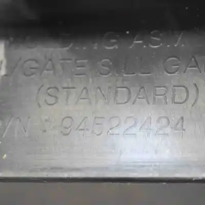 Автозапчастина б/у декоративна накладка замка багажника для opel mokka / mokka x (2012-..) off-road посилання на oem iam 94522424  